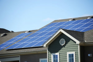 Should solar panels be cleaned? How to determine it?